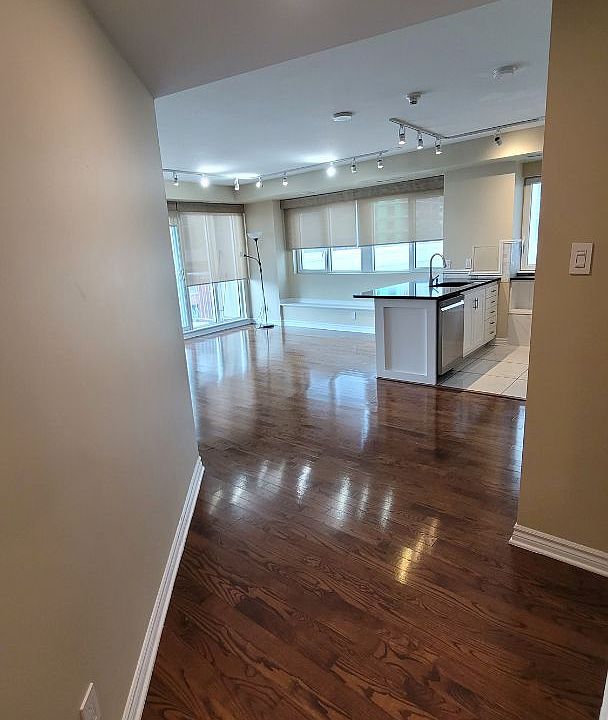 1st image of 200 Rideau St #401