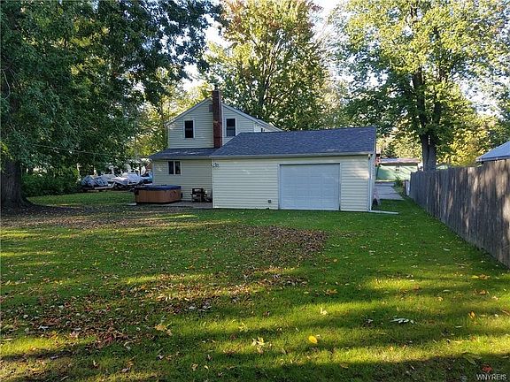 3rd image of 1421 Edgewood Dr