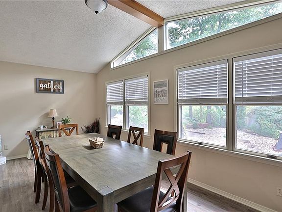 4th image of 82 Churchill Dr