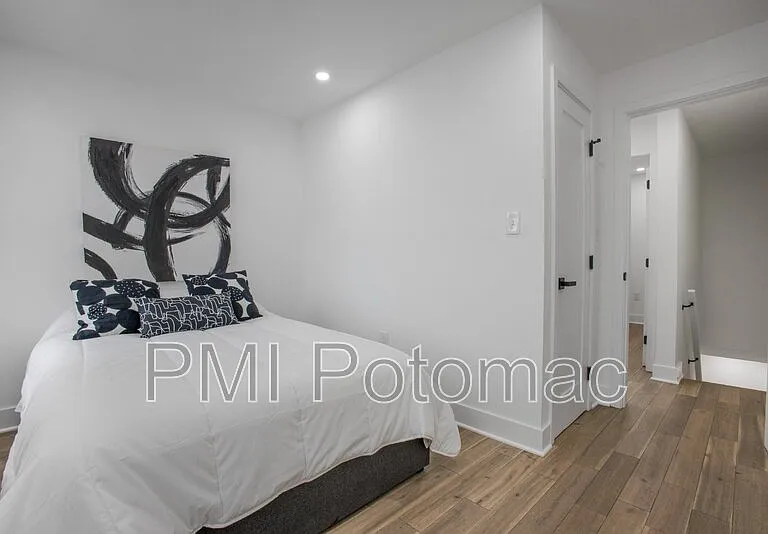 702 19th St NE — Photo 33
