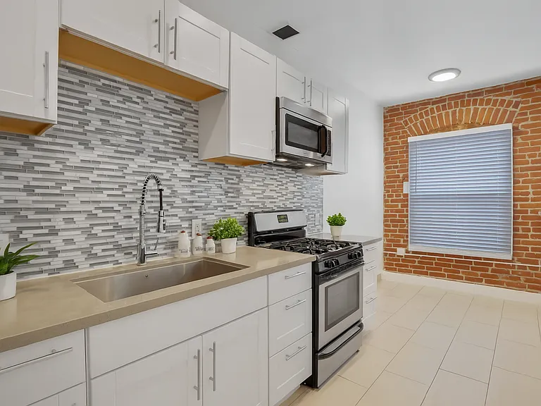4 WEEKS FREE ON A 13 MONTH LEASE — Photo 23
