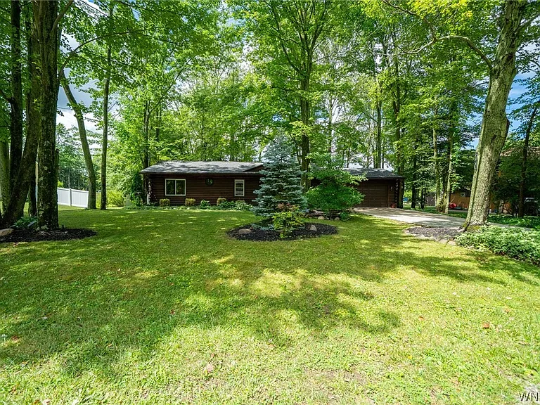 8376 Cobblestone Ct — Photo 2