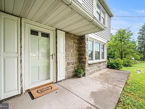 4th image of 2113 Robin Ln