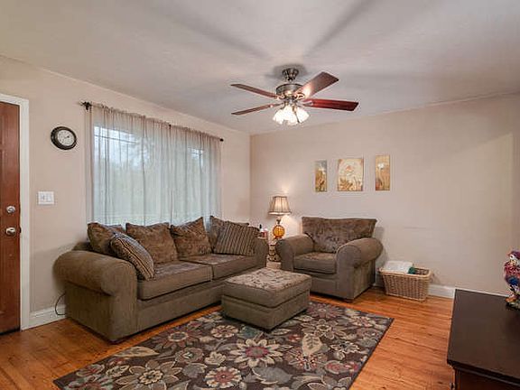 4th image of 848 Lowell Ln