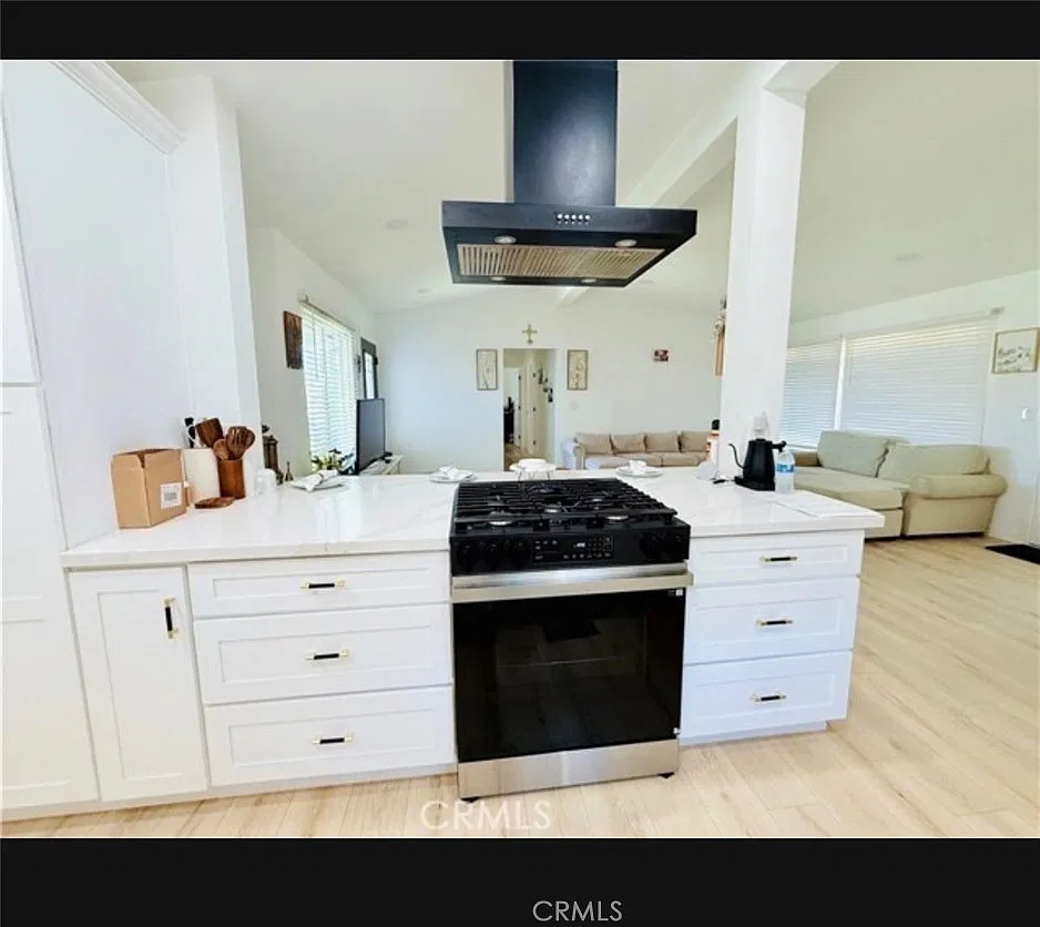 3 bed, 1216 sqft, $3,500 — Photo 2