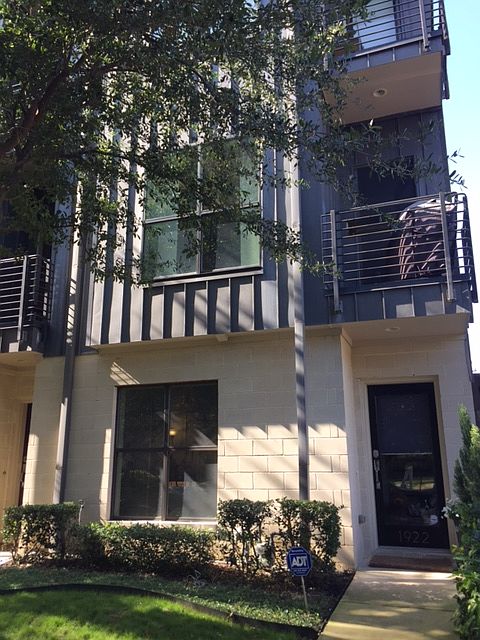 2nd image of 1922 Hope St