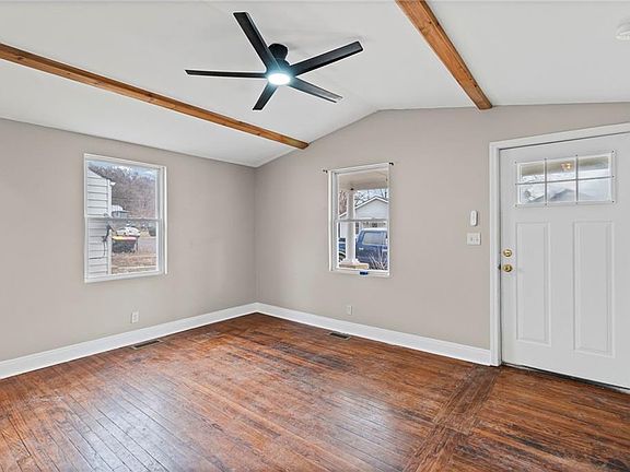 5th image of 118 Vaughn St