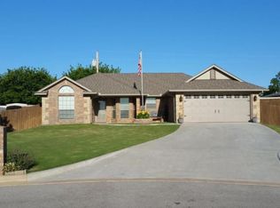 218 NW Cherry Ave, Cache, OK 73527