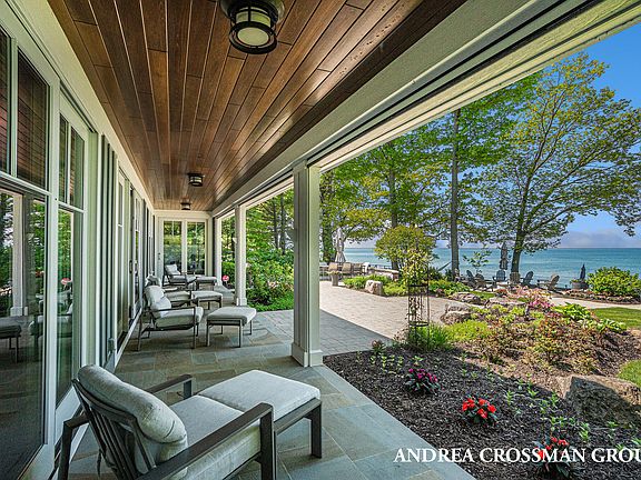 3rd image of 3053 N Lakeshore Dr