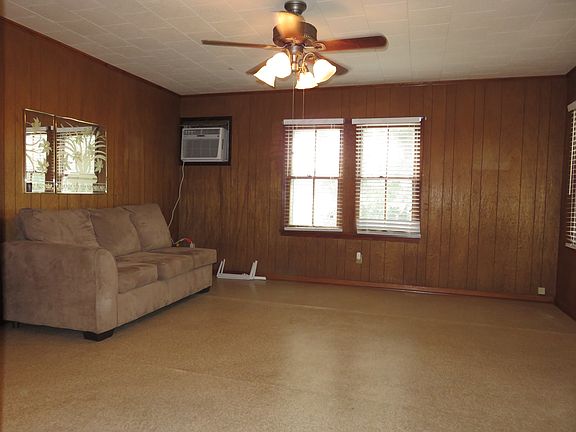 4th image of 3824 N University Ave