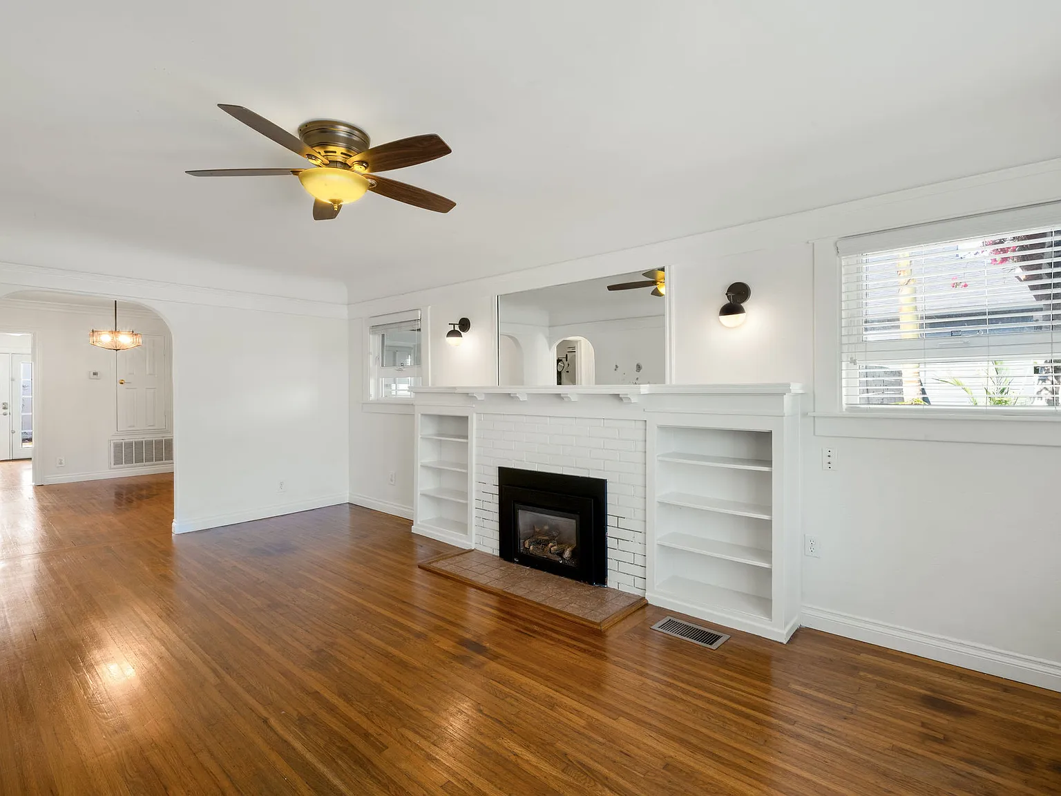 3420 33rd St — Photo 3