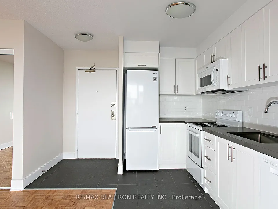 1500 Bathurst St #409