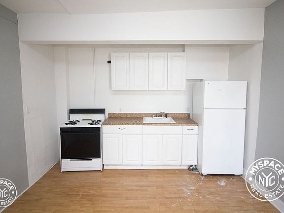 2nd image of 487 Saint Johns Pl APT 3B