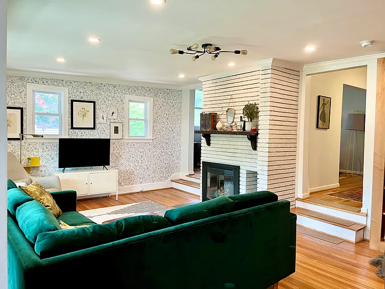 19 Holmes Dr — Photo 9