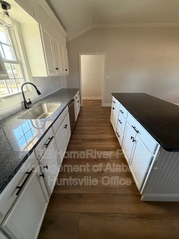 4 bed, 2.0 bath, 1670 sqft, $1,795 — Photo 4