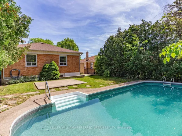 202 Park Home Ave, Toronto, ON M2R 1A2