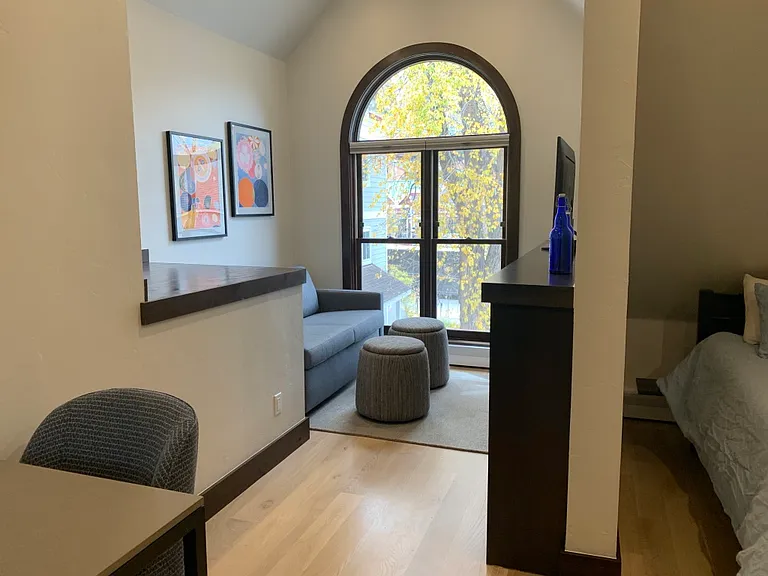 105 Jefferson Ave — Photo 9