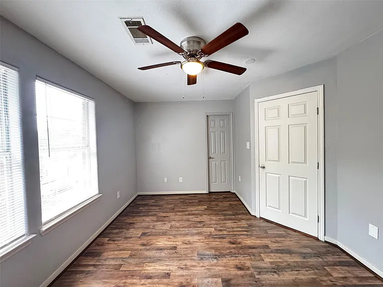 2110 Turner Dr — Photo 13
