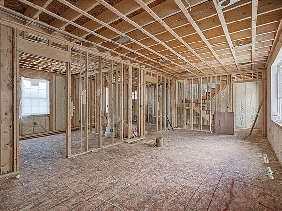 3rd image of 10 Hillard St