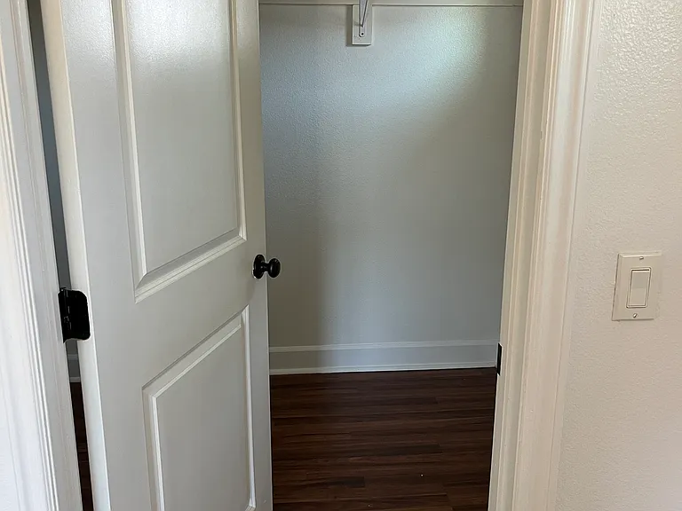 2068 Wallace Ave #B — Photo 37