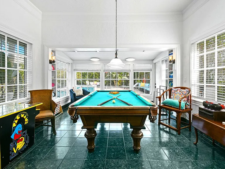 Building's Lounge