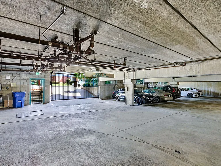 700 E Harvard St — Photo 25