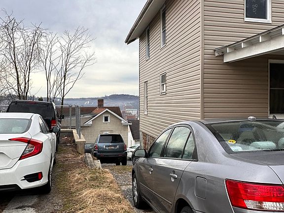 2nd image of 316 Fife St