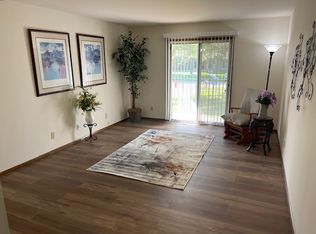6850 W Kathleen Ct APT 2, Franklin, WI 53132