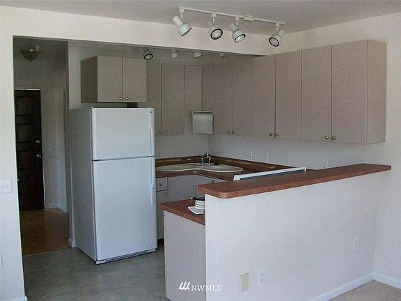 3rd image of 19545 25th Ave NE #3