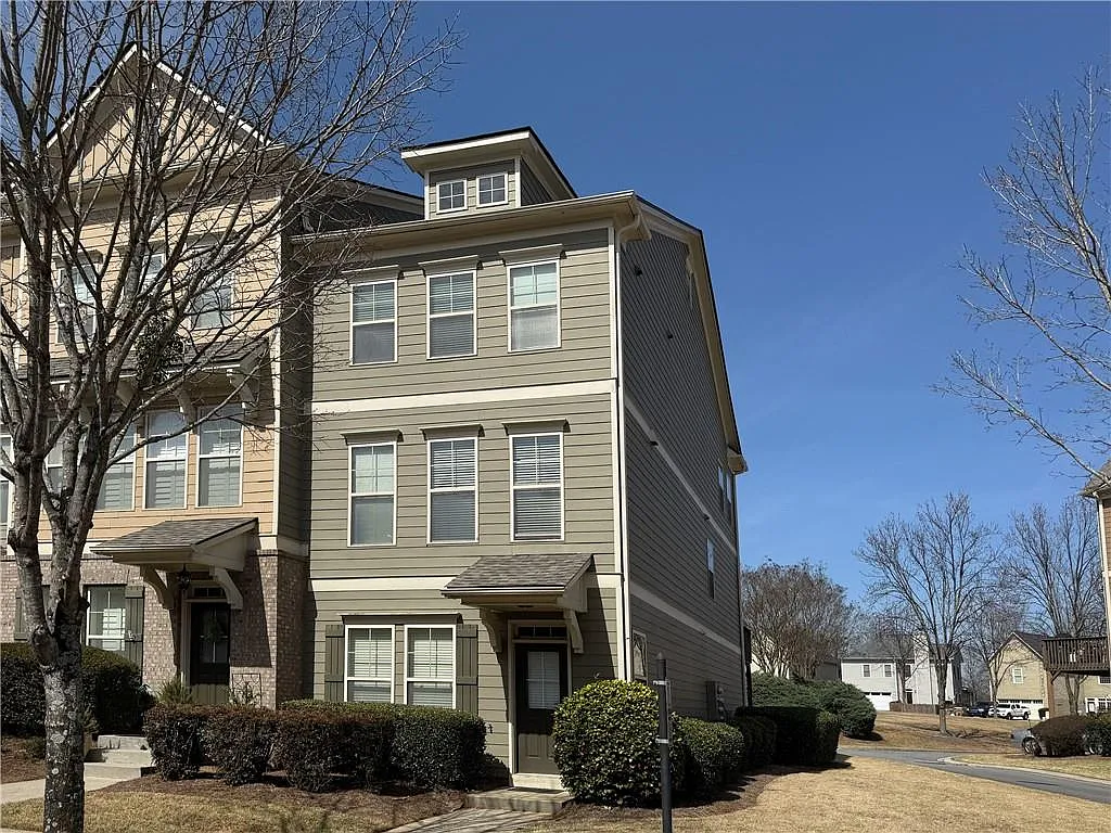 3 bed, 3.5 bath, 2260 sqft, $2,600 — Photo 2