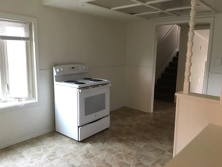 503 W Rickenbacker Dr — Photo 2