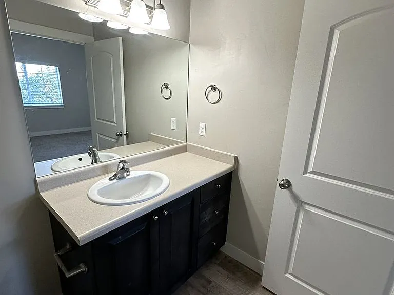 Creekside Oaks Apartments — Photo 7