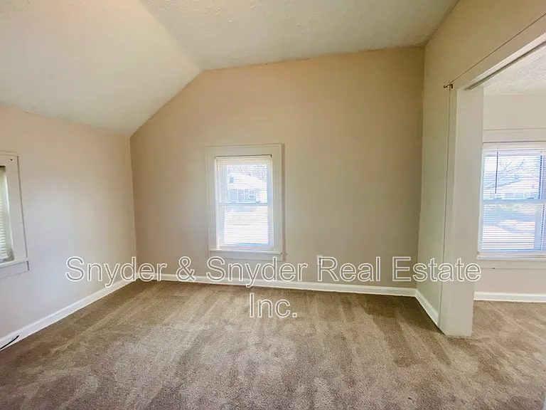 748 Merton Ave — Photo 10