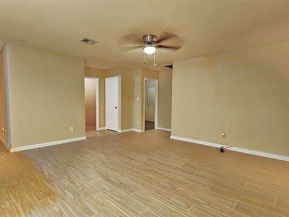3rd image of 1261 S San Joaquin Ave