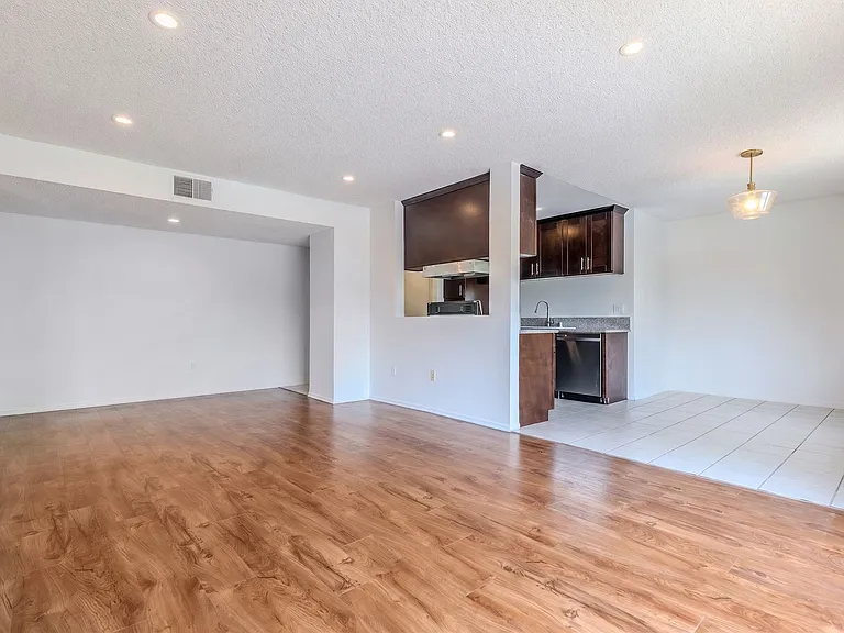 Chatsworth Rent This Now — Photo 18