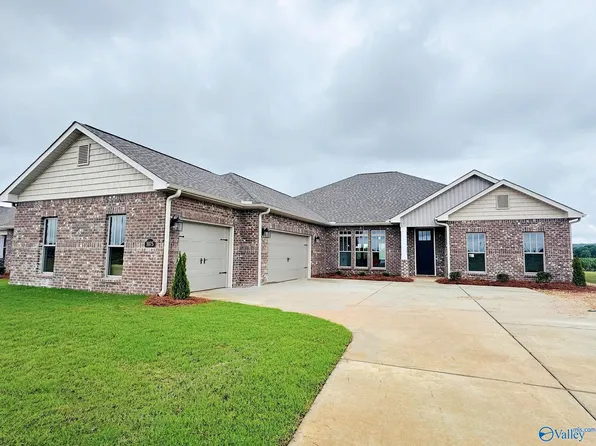 1075 Maplehurst St, Decatur, AL 35603