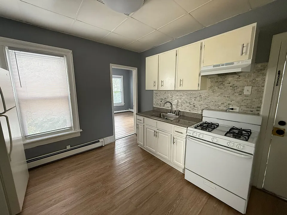 112 Linden Ave #1E