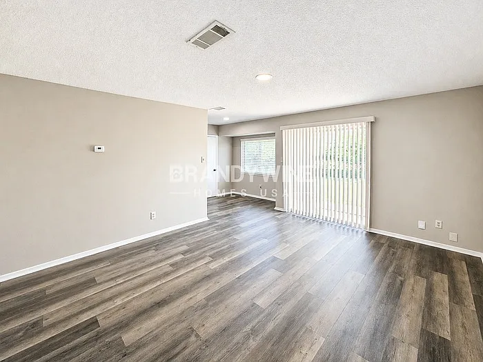 3 bed, 2.0 bath, 1118 sqft, $1,850 — Photo 4
