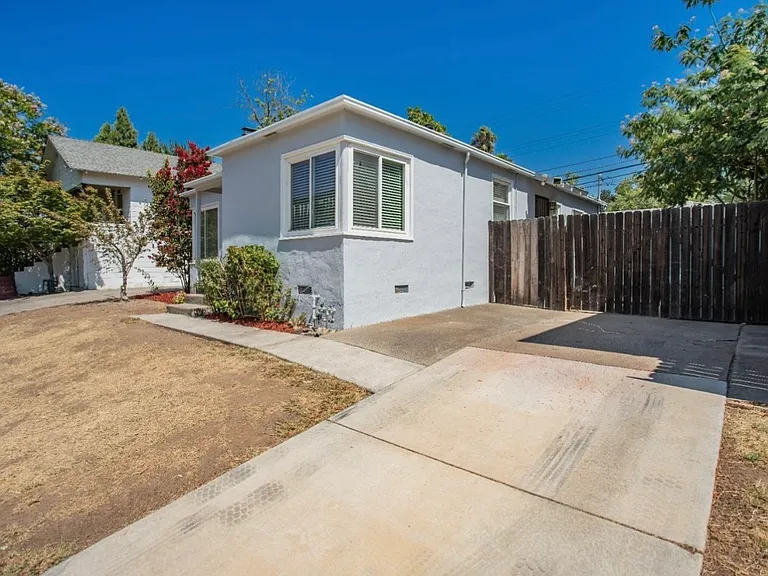 4717 V St — Photo 7