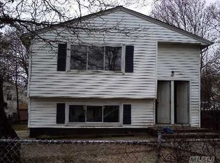 98 N 22nd St, Wheatley Heights, NY 11798