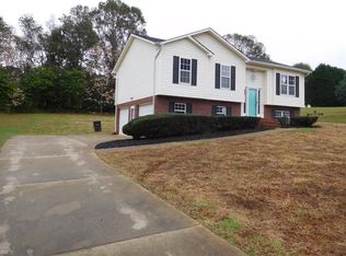 1110 Lowvalley Ct, Rural Hall, NC 27045