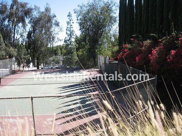 2nd image of 15653 Viewridge Ln