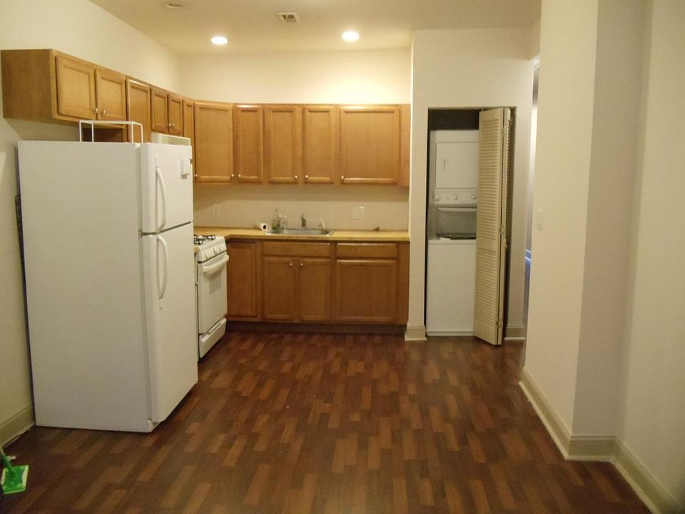 1st image of 2824 Jackson St Floor 2