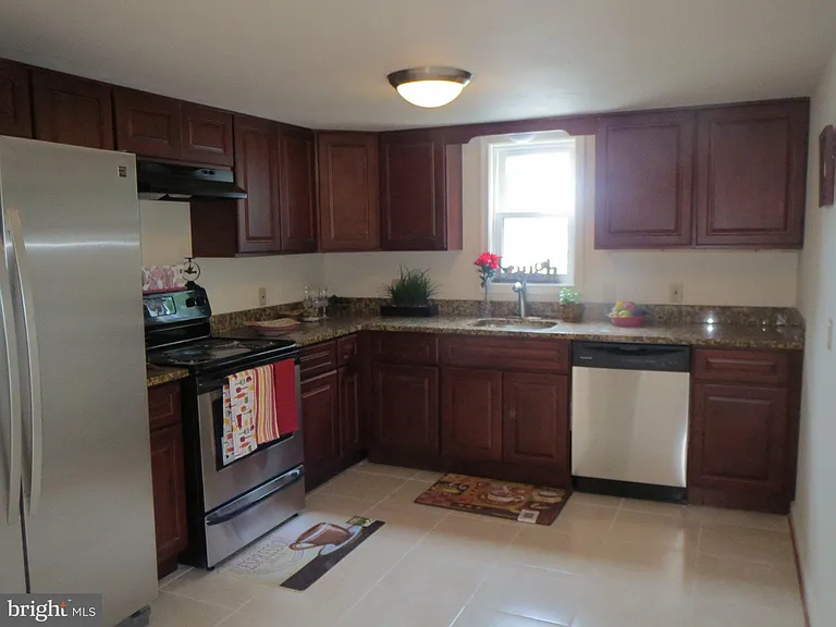 446 W South St — Photo 7