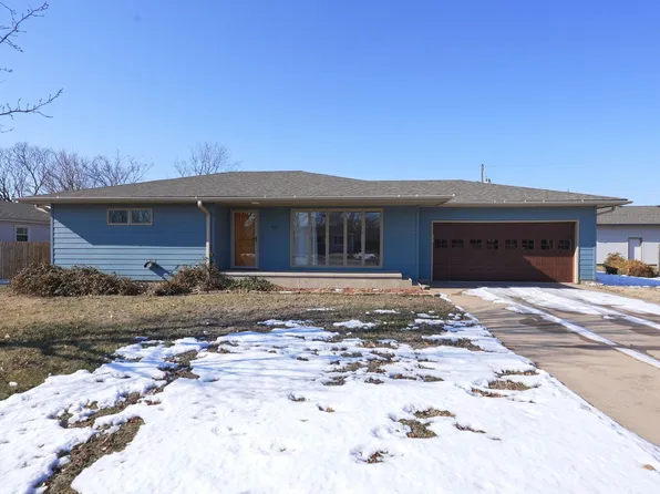 415 Circle Dr, Burrton, KS 67020