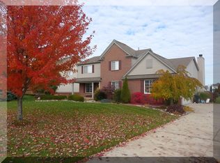 908 Ridgeview Cir, Lake Orion, MI 48362