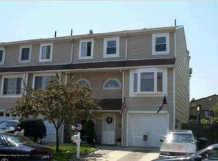 84 Benjamin Dr, Staten Island, NY 10303