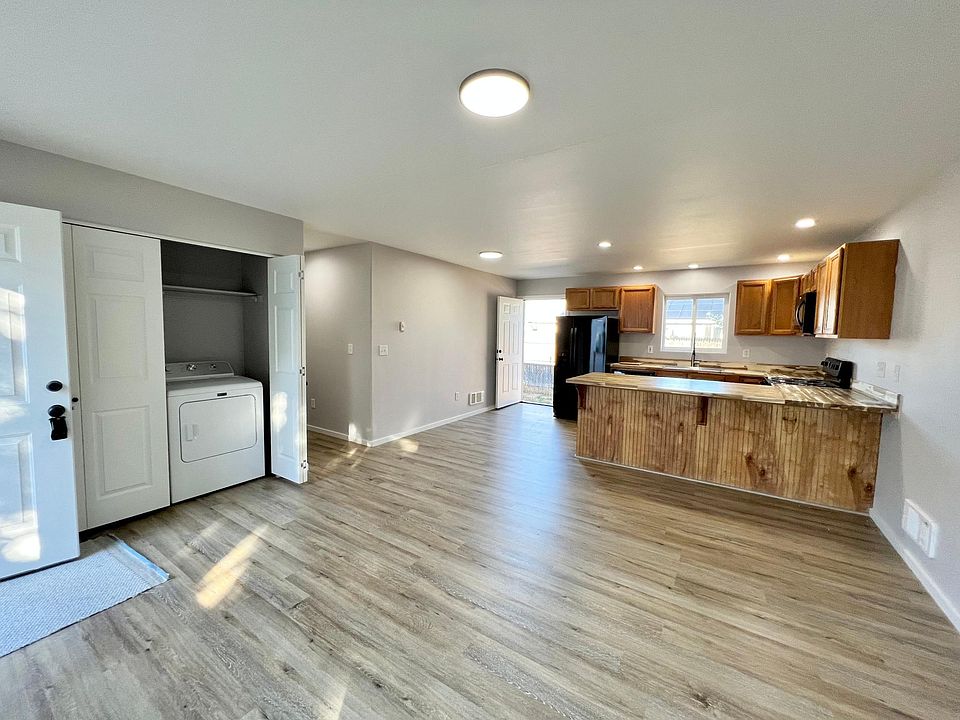 1st image of 810 E White Birch Ave #2