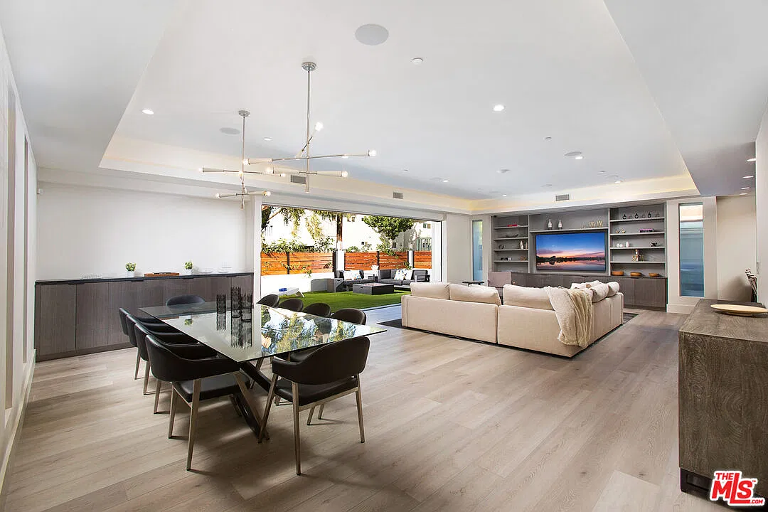 5 bed, 4.5 bath, 4300 sqft, $10,495 — Photo 1