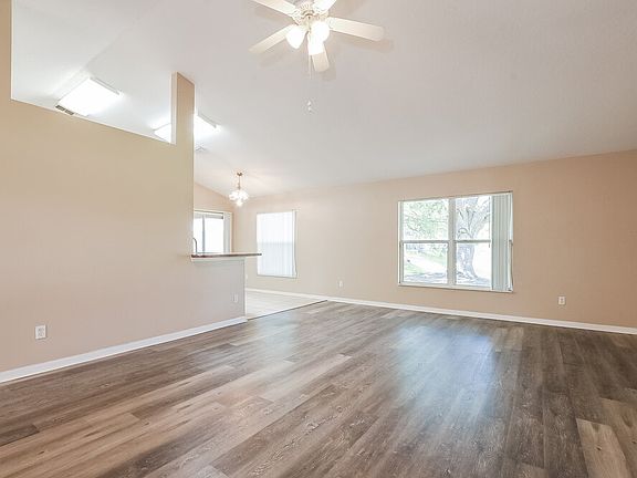 3rd image of 203 Southern Breeze Dr